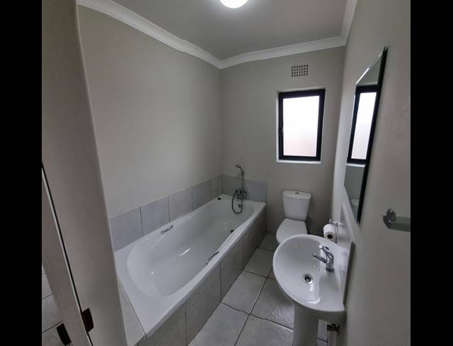 3 BEDROOM TOWNHOUSE FOR SALE IN KENLEAF